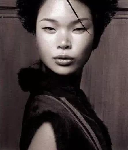 中国第一丑模嫁法国帅哥身价上亿开豪车儿子颜值让人意外