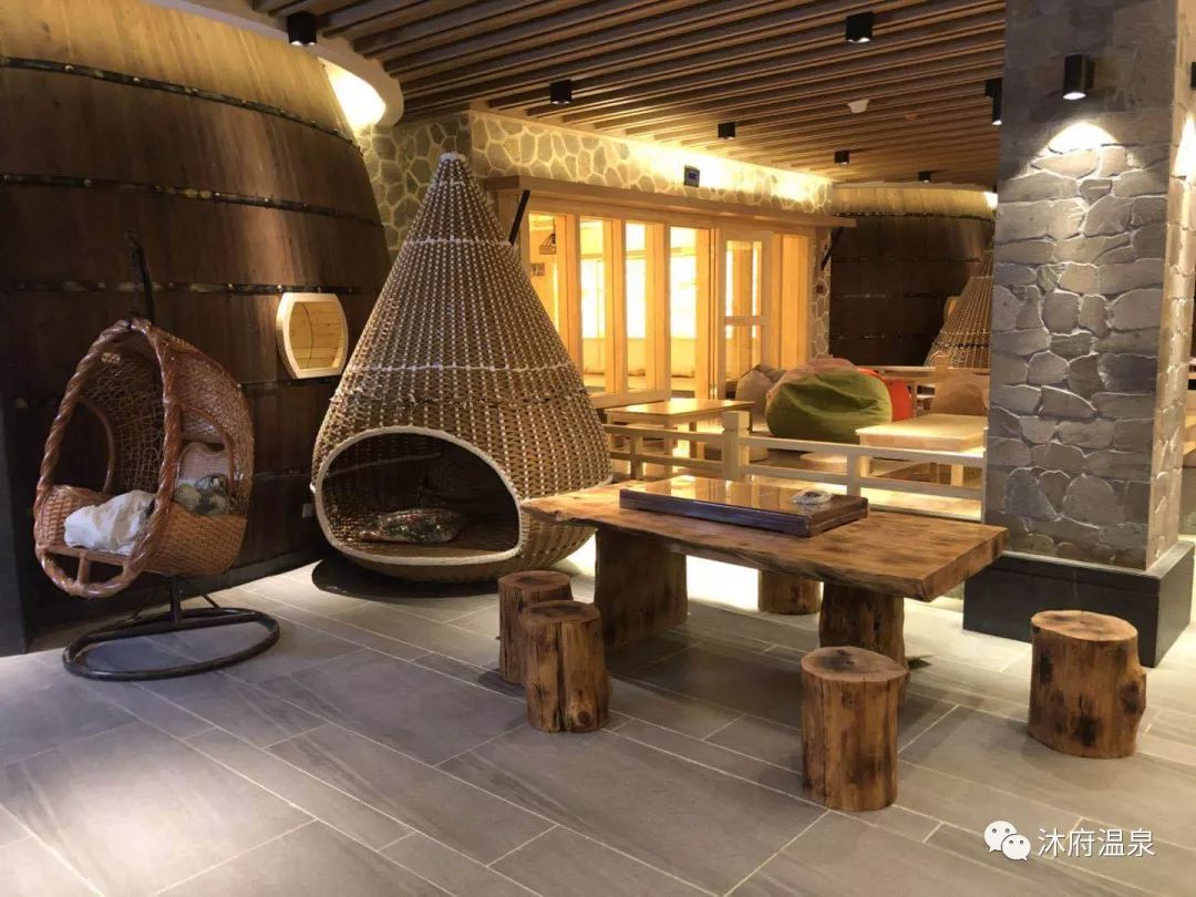 汤泉沐府温泉长按识别二维码进入购买页面,下拉到页面底部,有惊喜哟