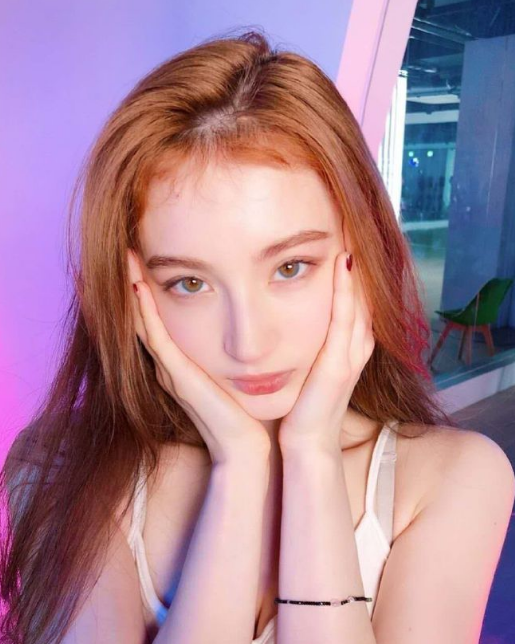 第一个俄罗斯练习生即将在韩出道,长相神似somi,她肯定弹舌很好_lana