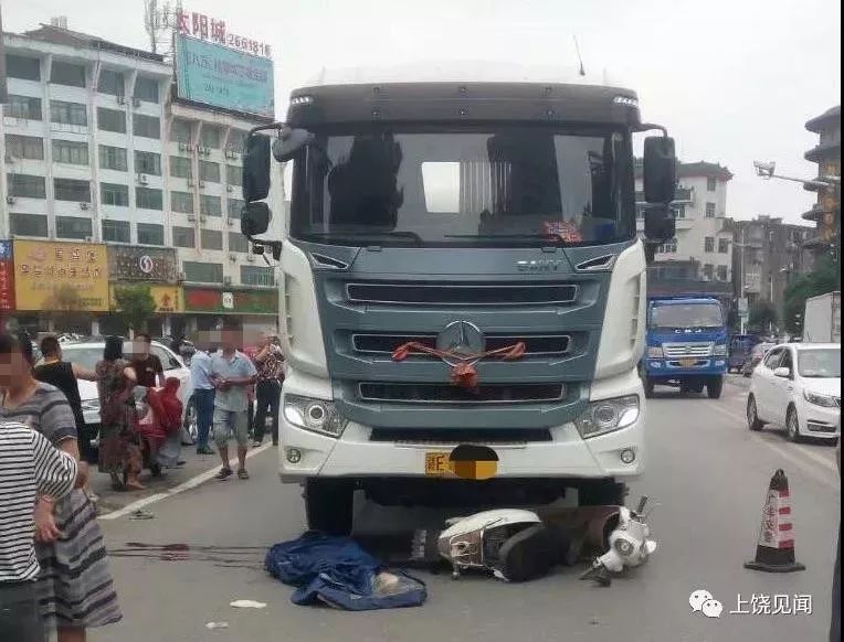 突发!贵溪附近一女子骑电动车遭遇大货车,瞬间被碾压