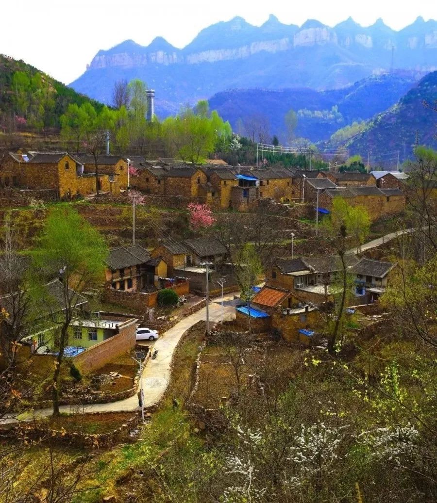 李小可艺术工作室山西阳城横河镇中寺村写生教学基地是在全国挂牌的多