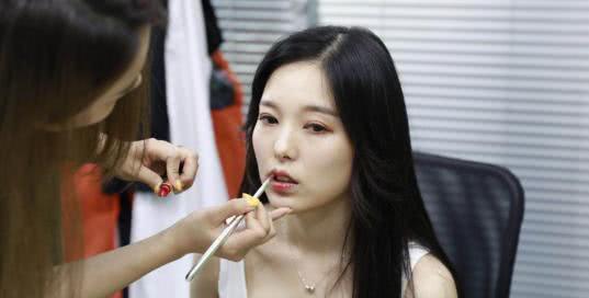 dnf一姐晴子参加心悦赛解说美女主持惹人关注