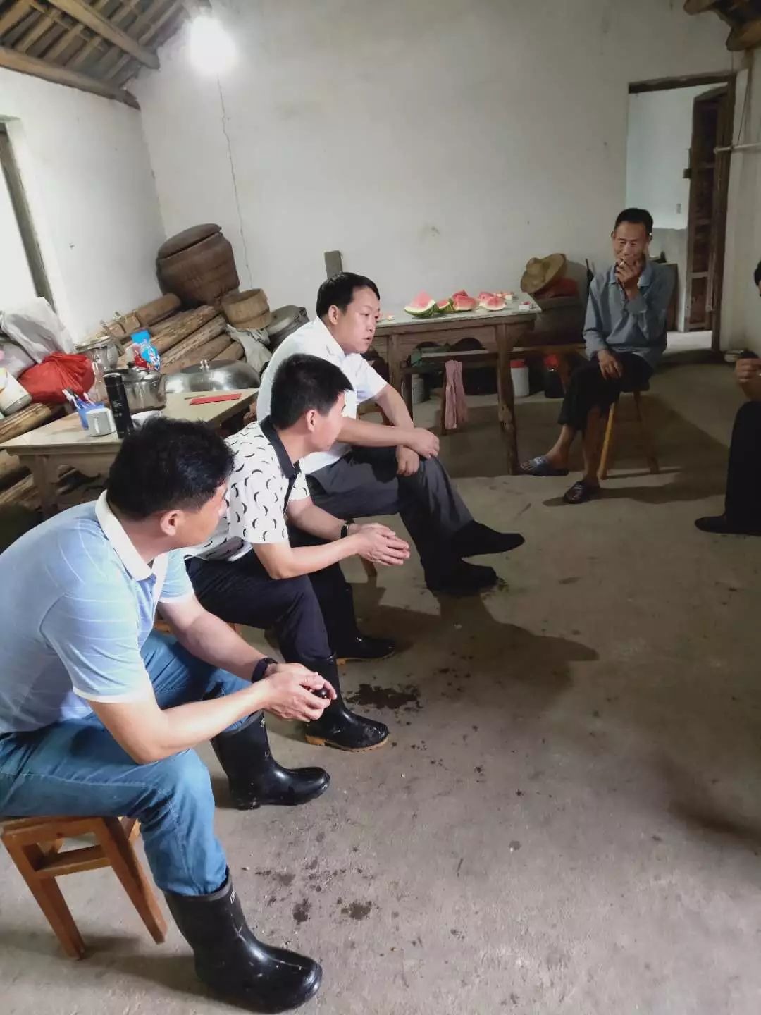 江俊深入黄柏乡走访慰问困难老党员