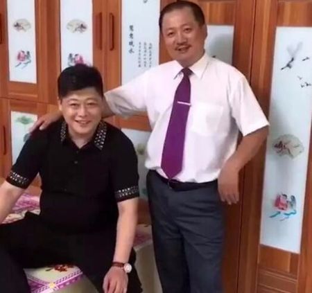 乡村爱情13年谢广坤全家福曝光谢永强王小蒙沦为路人