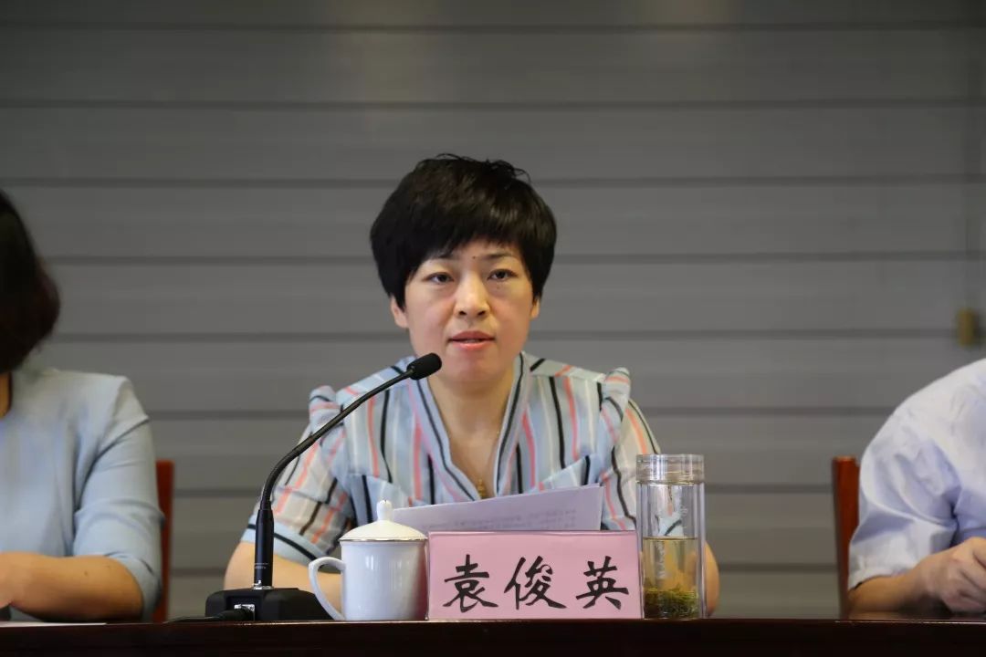 滨城区副区长袁俊英在会上讲话,袁俊英首先代表区委区政府对本次大会