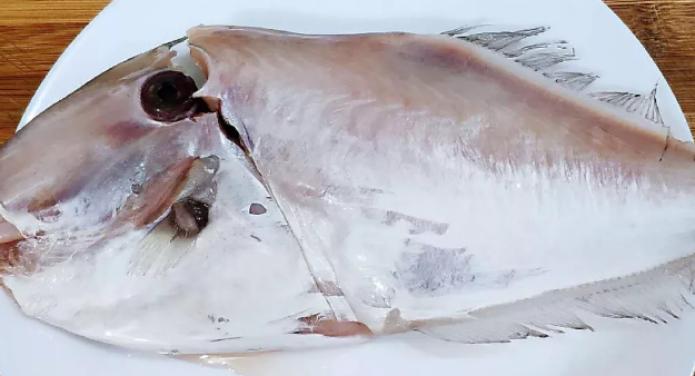 去皮,鱼肉用葱姜水泡一下待用即可;马面鱼(用鱼肉),蚕豆瓣,鸡蛋,葱,姜