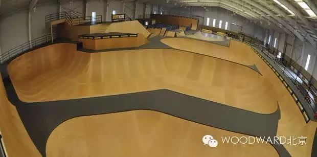 在北京大兴时尚体育公园(woodward),这里是亚洲最大的室内滑板公园,不
