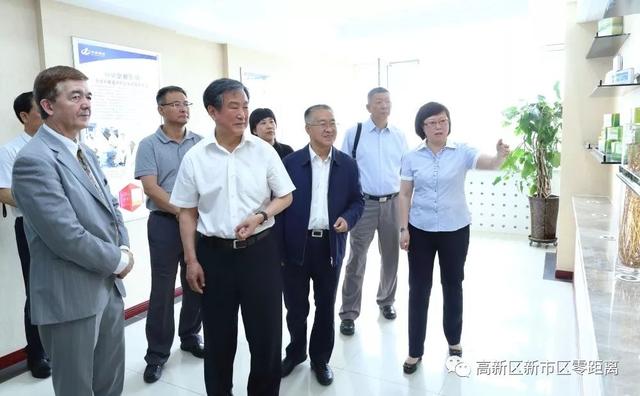 中科院新疆理化所副所长阿吉艾克拜尔·艾萨说:"目前,新疆的医药产业