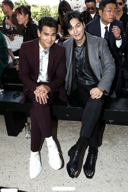 彭于晏与李敏镐两大男神一起出席巴黎时装周帅翻了整条街