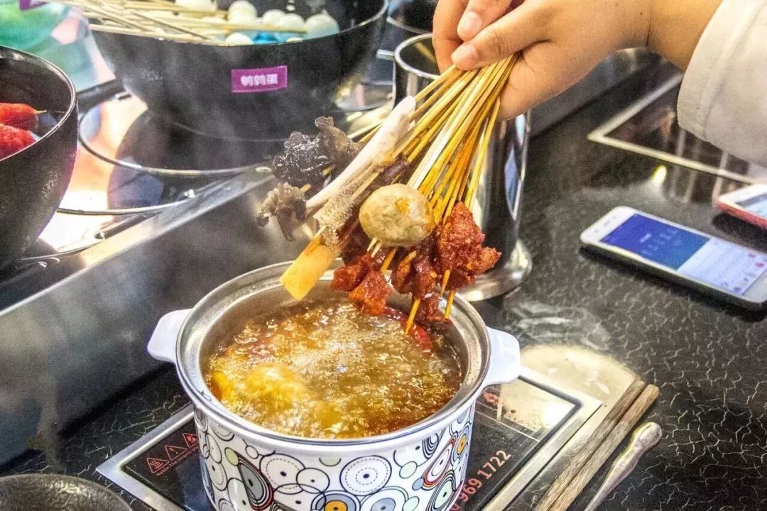 7毛钱串锅底免费送吃到劲爽的旋转串串小火锅上架