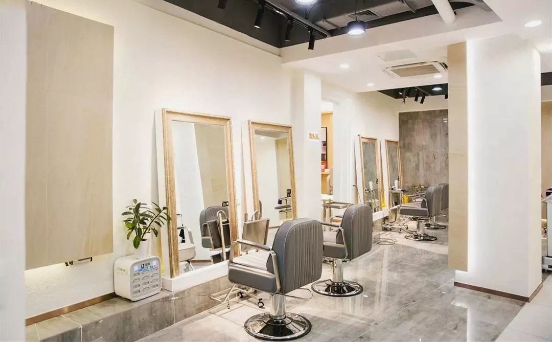 网红打卡圣地青岛这4家理发店要被挤爆了洗剪吹只要168元