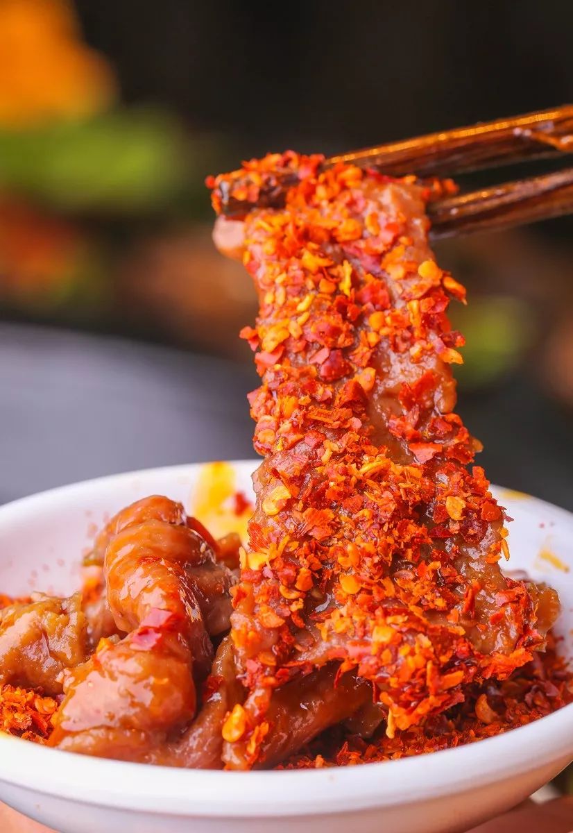 spice重庆嬢嬢家的特色菜软烂的耙蹄筋和有嚼劲的大坨耙牛肉粒口感都