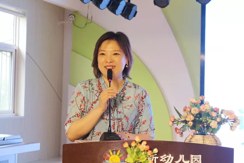 6月21日下午,我园邀请素言教育的孔静老师和杨红娟老师为家长们分享了