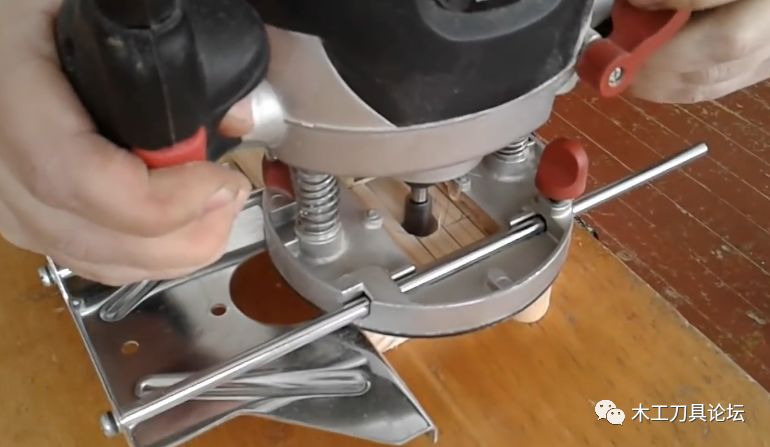 电木铣刀具使用木工直刀进行开槽切割