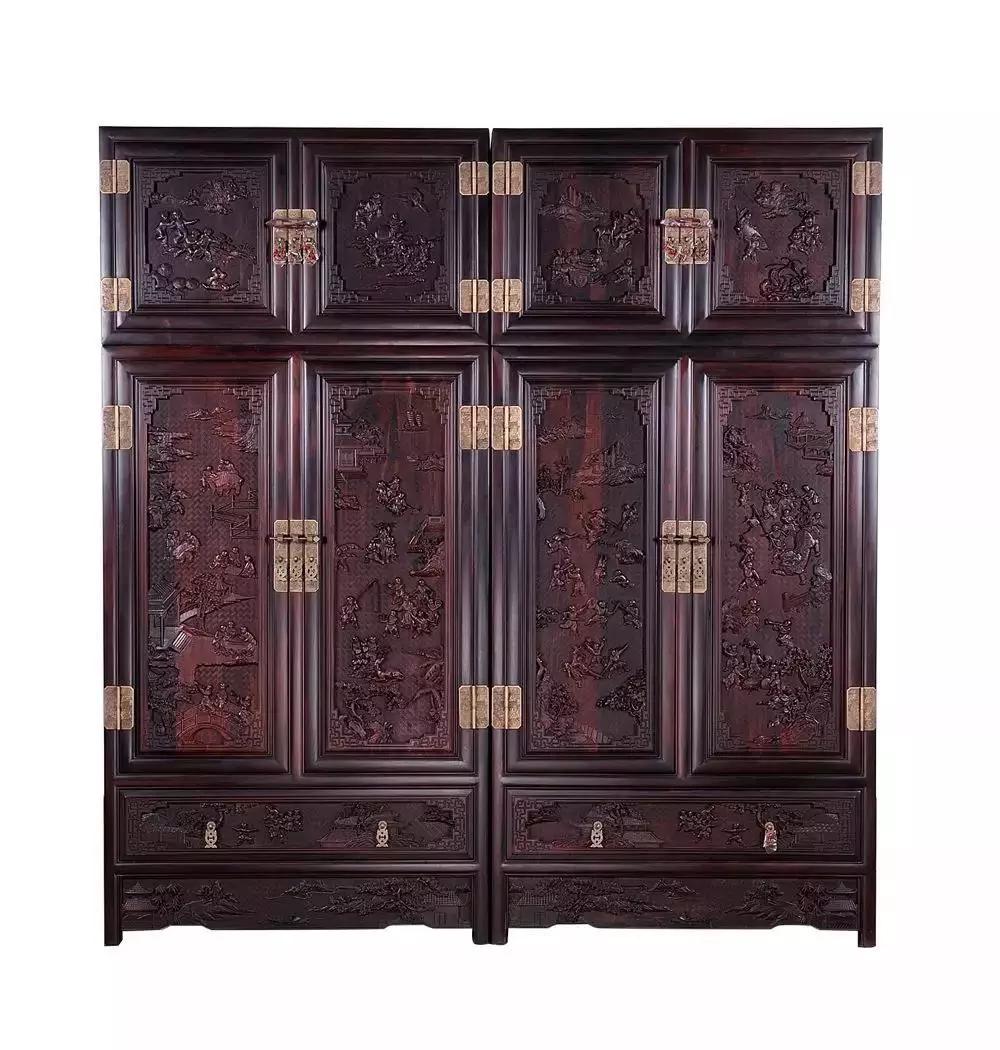 据史料可查,唐代开始,宫廷中才使用紫檀,但大件家具较少,多见于棋盘