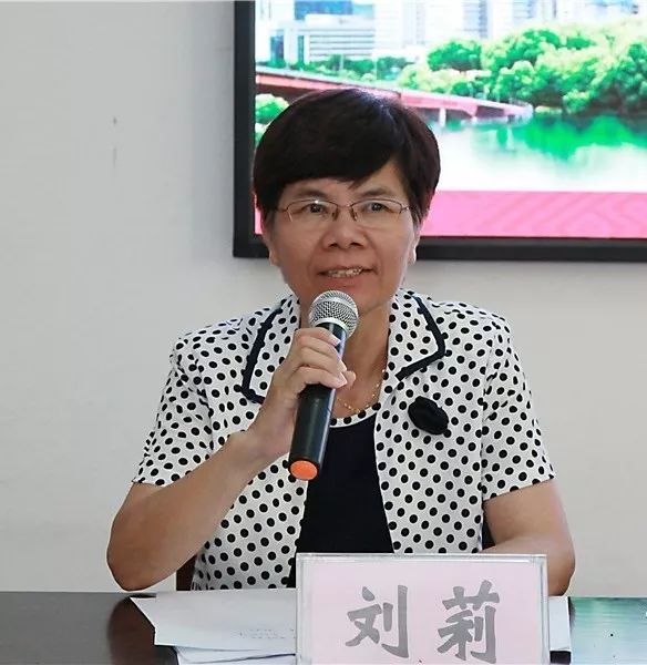 自治区卫生健康委食品安全处处长刘莉主持活动党中央对食品安全和营养