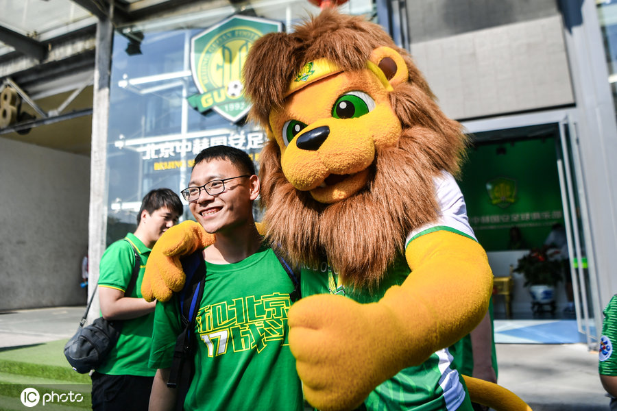 北京中赫国安吉祥物京狮形象换新紧身裤上身大秀健美身材