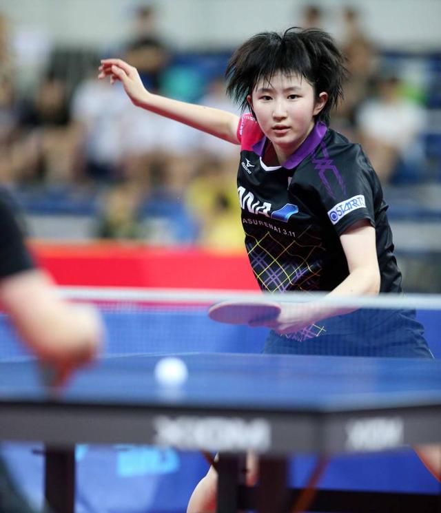 日本的乒乓球女子运动员中石川佳纯和早田希娜谁更漂亮