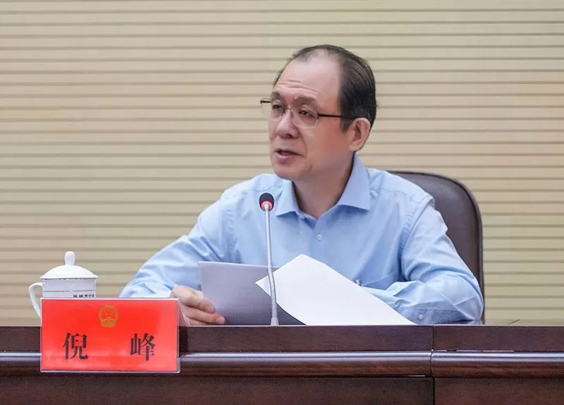 市人大常委会副主任尹金来,邹毅实,马俊健,周键云,秘书长徐国均等