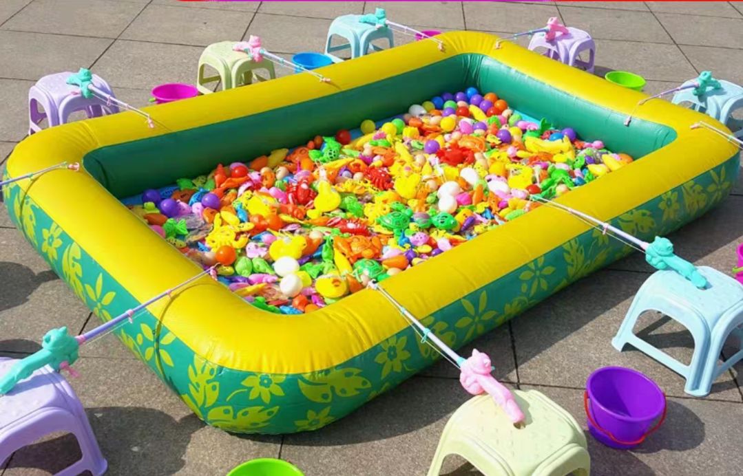 5场地介绍我们的活动将在室内,室外分别进行,室外宽阔的跑道,绿油油的