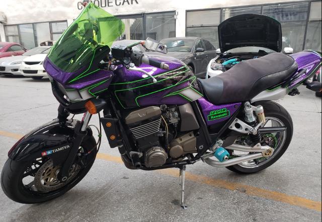 川崎zrx1100骚到爆的大猪头简直就是日本暴走族的范儿