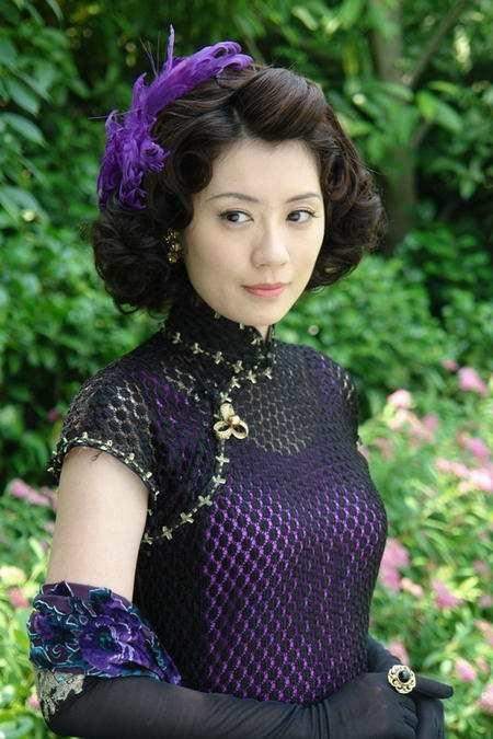 原创贾静雯越活越年轻,看她的旗袍造型,完美诠释了什么是古典美!