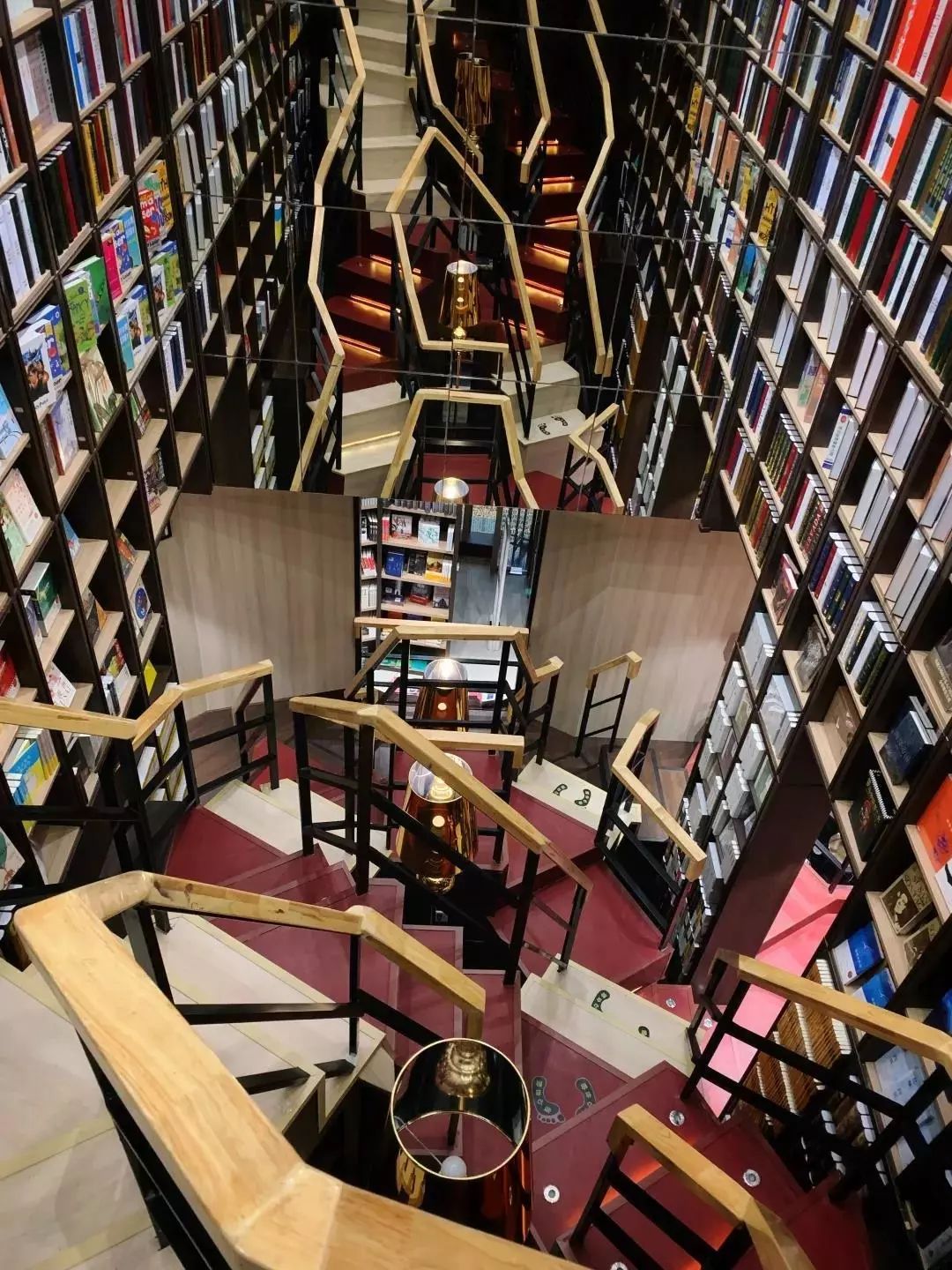 钟书阁北京首店落地海淀,中国最美书店开业!