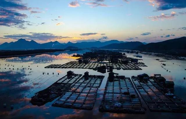 你可以去小皓村,看日出日落,感受人与天然的和谐之美.