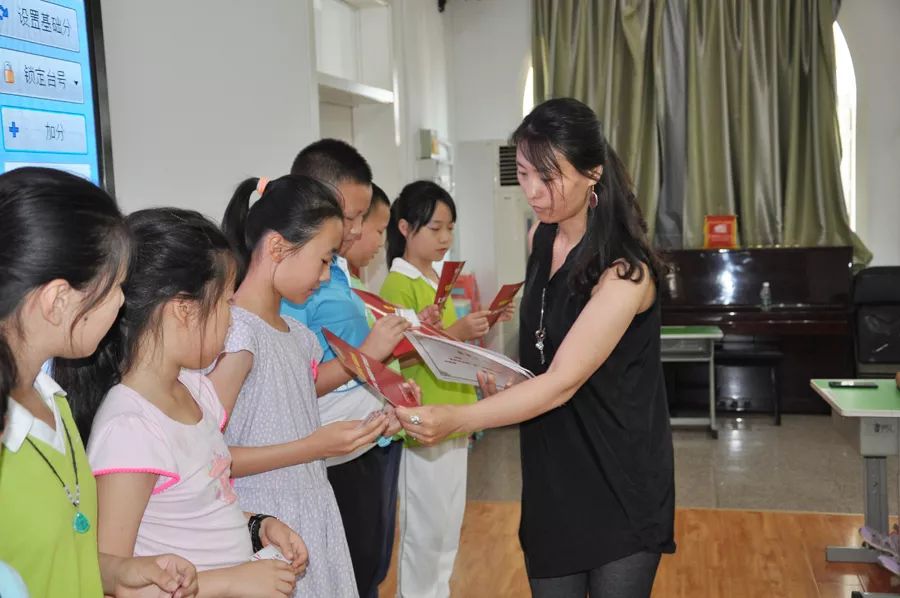 瀚五年6:王淼,孙新甜,杨景越二等奖五年3: 姜懿洋,郭培军,李旭涵五年5