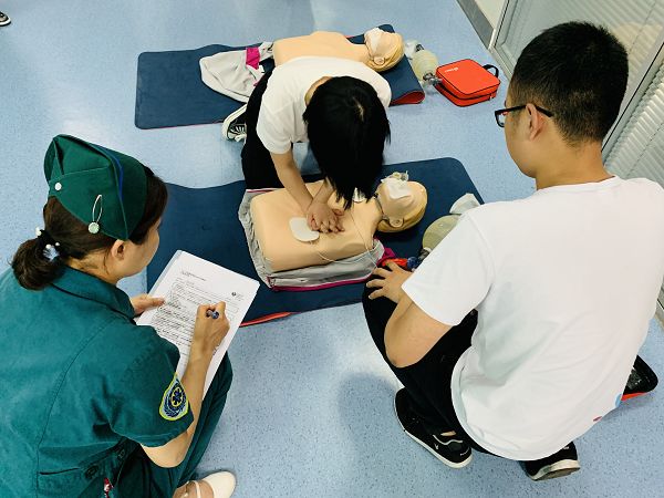 培训要求,本次培训成人和儿童的心肺复苏(cpr,体外除颤仪(aed)使用