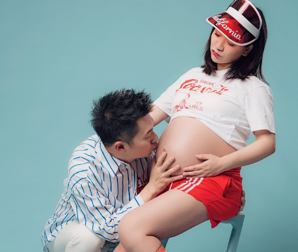 红果果生下女儿,毛毛虫四个字承包一年笑点,女儿的小名简直了