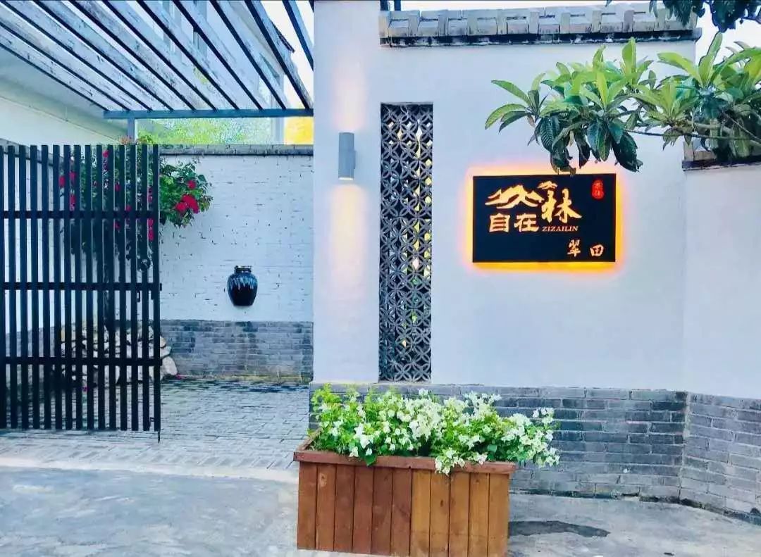 天热了适合游泳万峰林这家民宿环境好有泳池价格还亲民