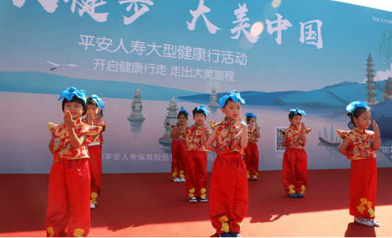 万人健步大美中国平安人寿青岛分公司大型健步行活动启幕