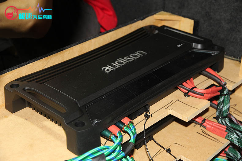 路虎揽胜原车哈曼卡顿系统升级体现极致追求完美