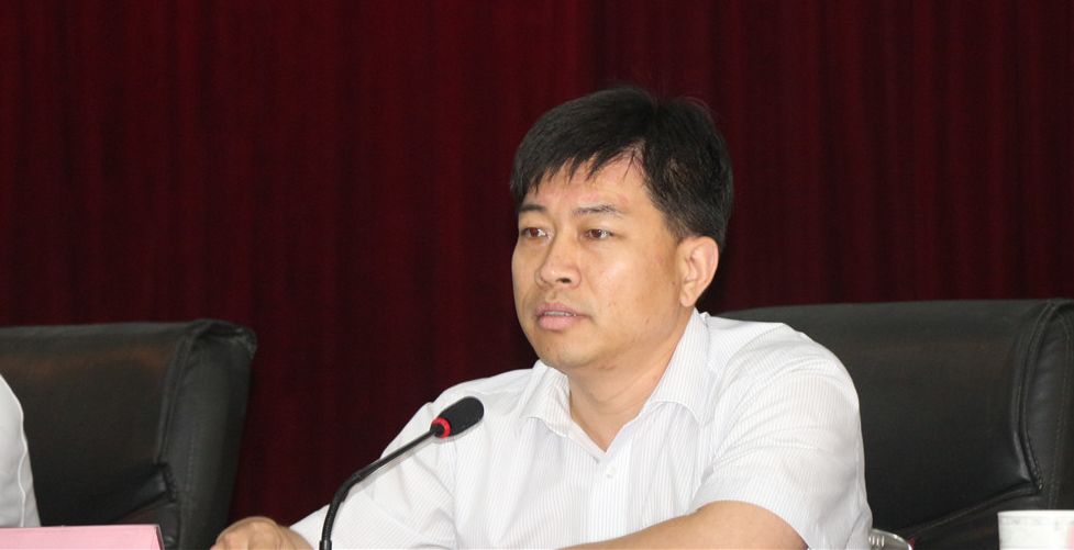 会上,镇党委副书记牛凯宣读了《理合务镇农村人居环境整治三年行动