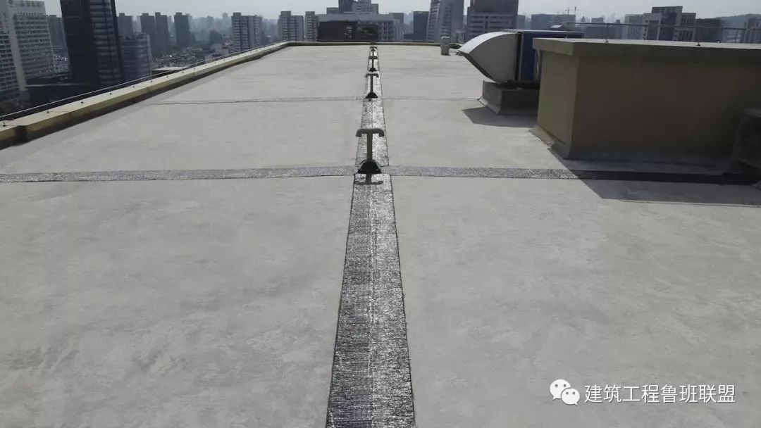 72室内装饰造型别致,质量均衡,细部精雕细琢72大楼主入口大厅结构