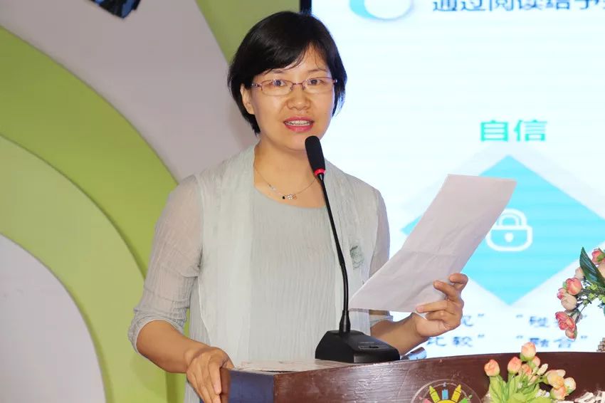 6月21日下午,我园邀请素言教育的孔静老师和杨红娟老师为家长们分享了