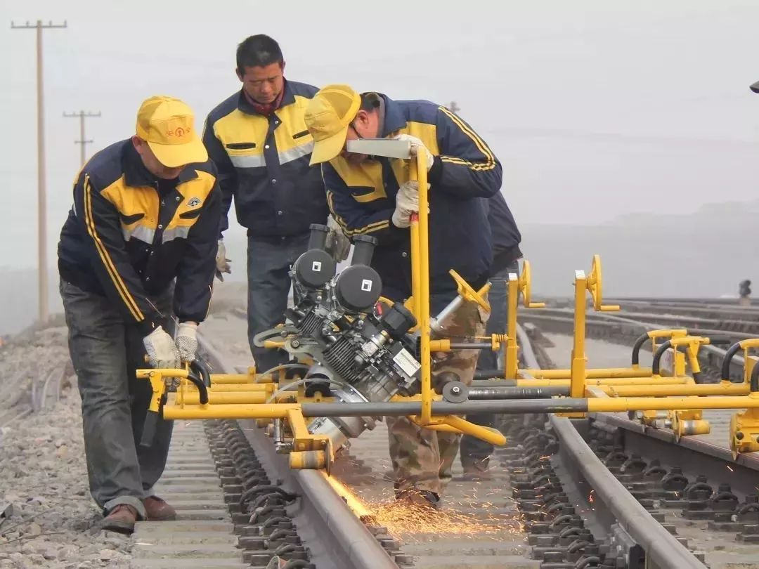 道尺手中握,数据本上记