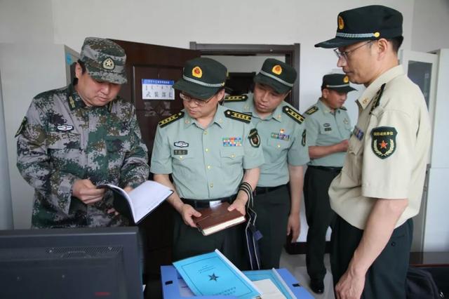 「时政要闻」通辽市委常委,通辽军分区政委饶崇书到我市人武部检查