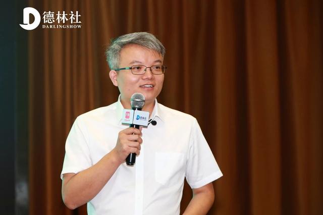 财经作家,德林社创始人李德林 二掌柜的分享依旧是简单,粗暴的风格,其