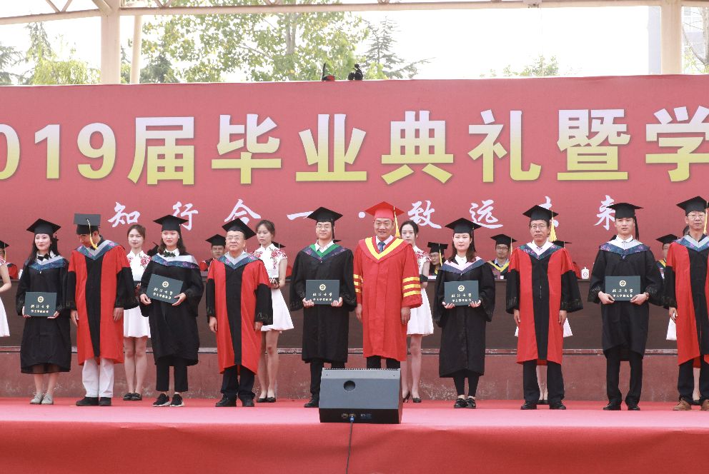 毕业季愿你历尽千帆归来仍是少年