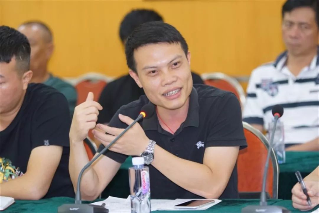 会议由厦门海事局陈传全局长主持.