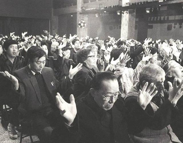 李连杰的干妈,一个目不识丁的山村妇女,据说她是《易经》大师?_赵群学