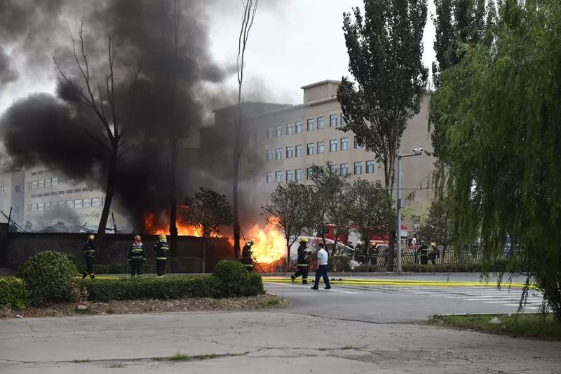 邱县周边两天发生两起火灾,119赶赴现场,大火已殃及.