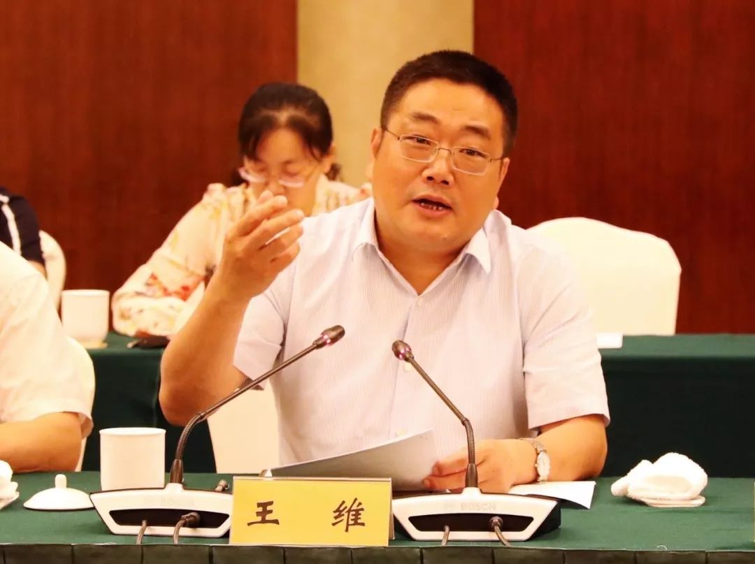 锡山区委副书记,区长王维与代表团一行深入交流了锡山区与丰县南北