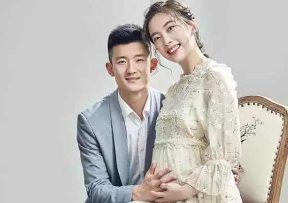 自己与王适娴拥有了爱情结晶,从领证结婚再到宝宝出生,除了向谌龙道喜