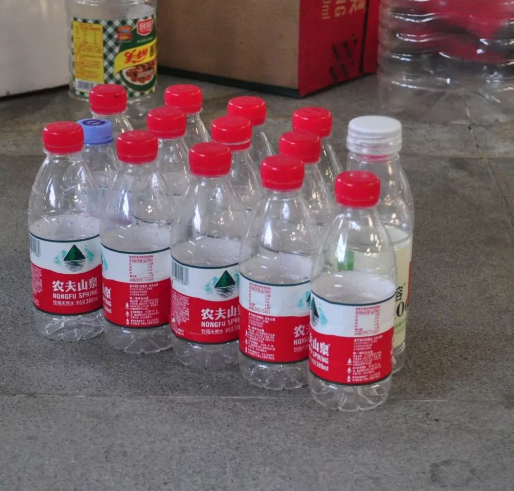 溺水时 ,空矿泉水瓶能救命?