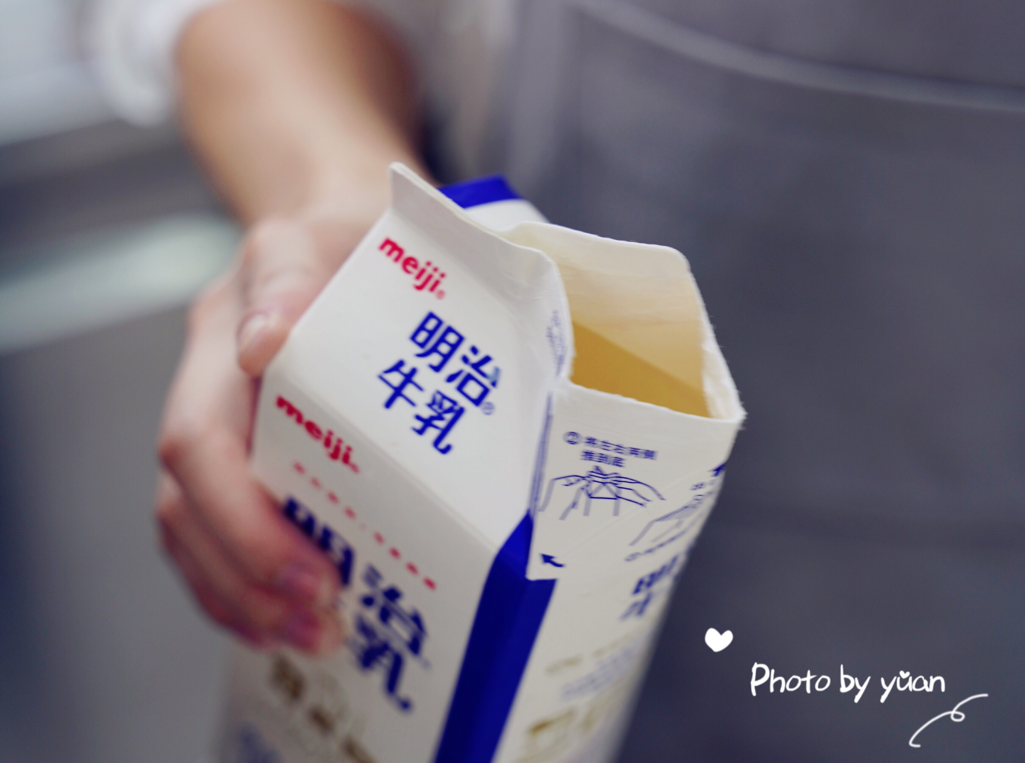 留白将店铺升级之后连鲜奶都从市面上常见的味全变成了明治牛乳,这个