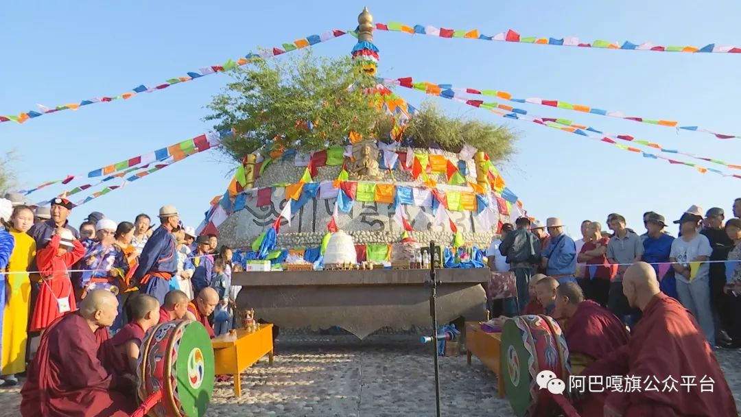 现场阿巴嘎旗举行贡扎布敖包祭祀活动