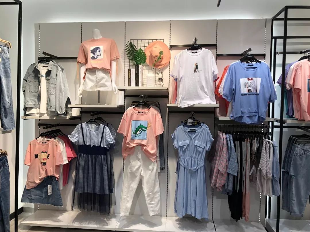 新万人天地二楼埃马森盛大开业